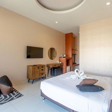 Sun Sky Resort Near Beach Pantai Jomtien Bagian luar foto