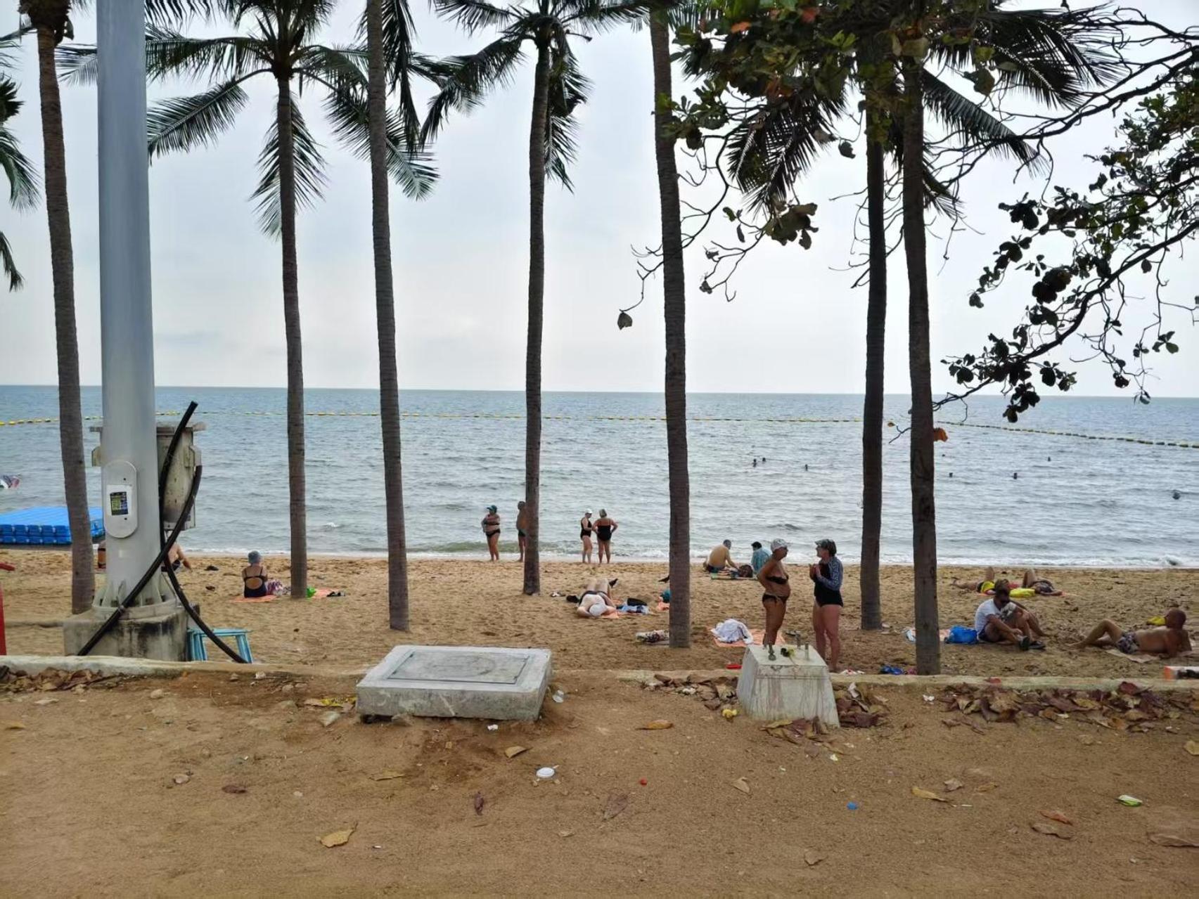 Sun Sky Resort Near Beach Pantai Jomtien Bagian luar foto