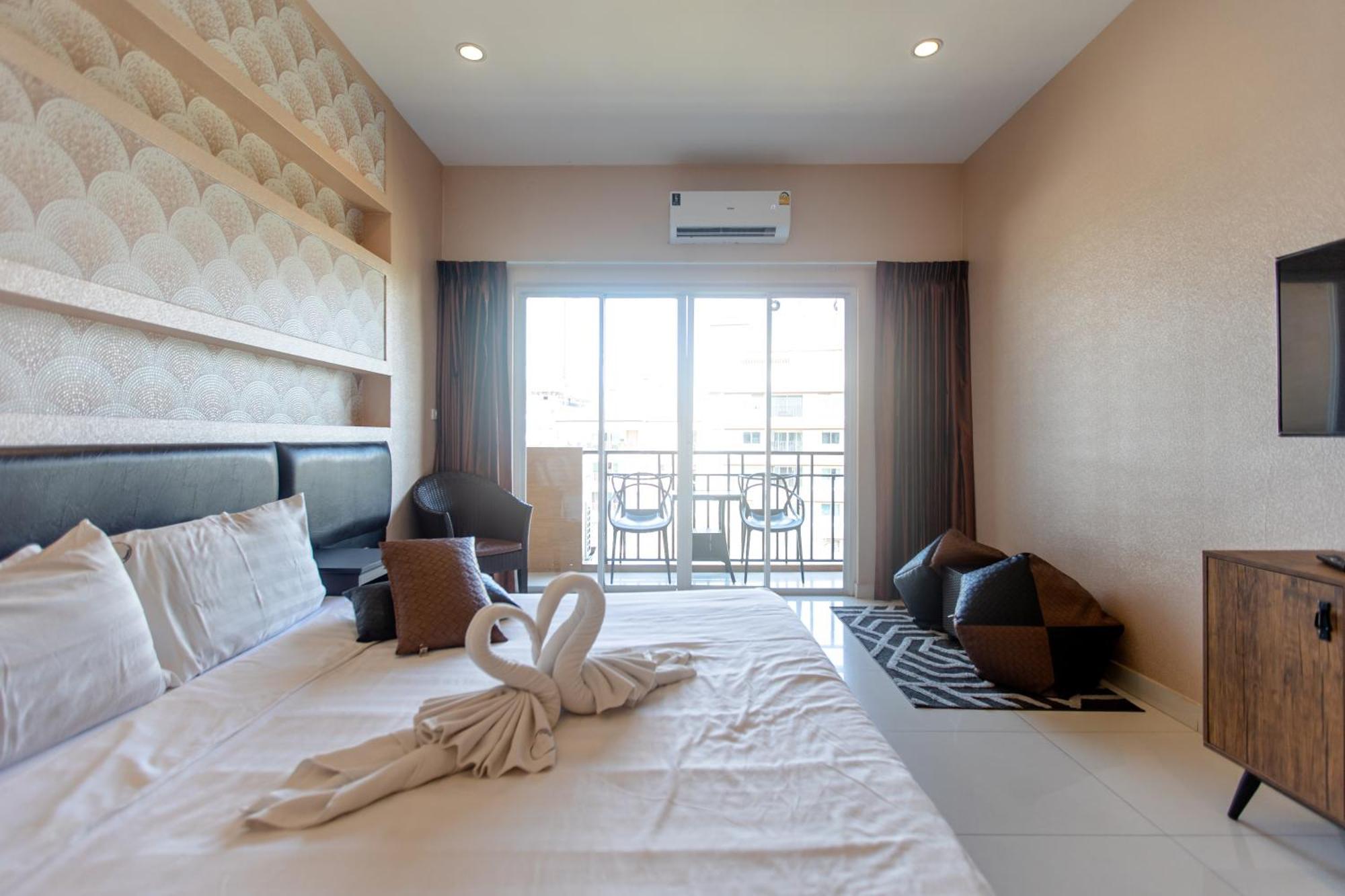 Sun Sky Resort Near Beach Pantai Jomtien Bagian luar foto